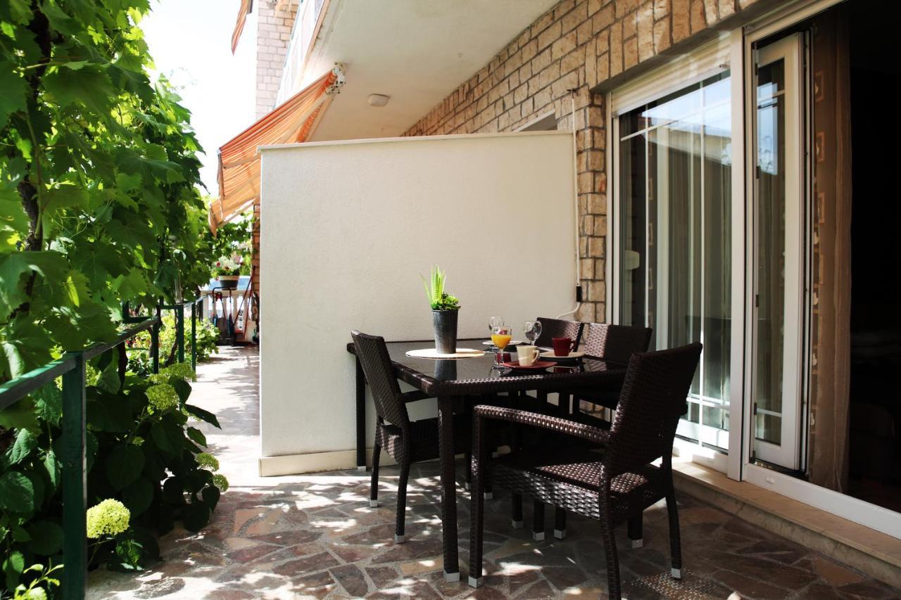 Apartments Rino Vodice Exterior foto